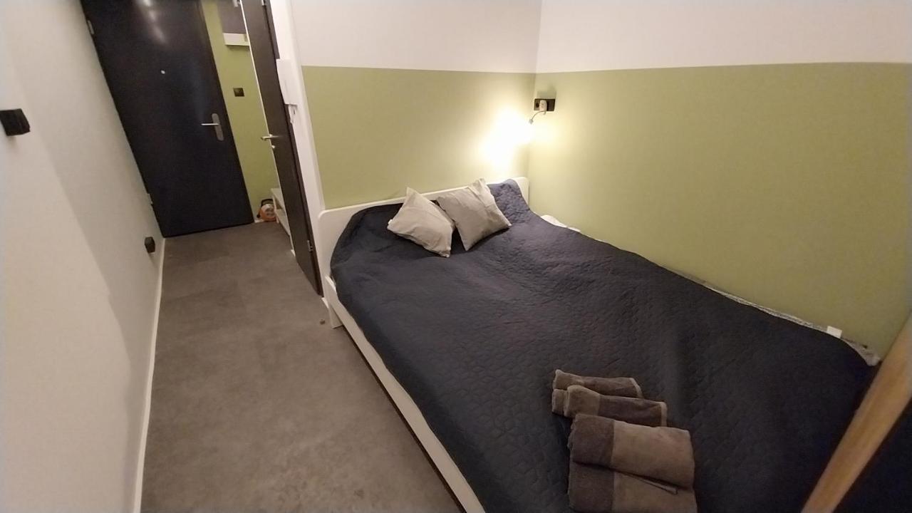 Апартаменты Peaceful Basement With Terrace & Free Gym *