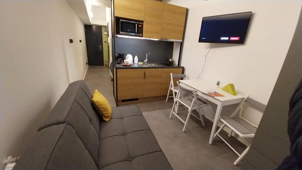 Peaceful Basement With Terrace & Free Gym Апартаменты Будапешт