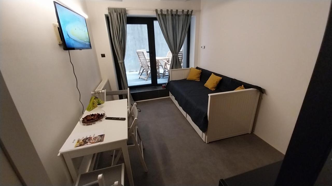 Peaceful Basement With Terrace & Free Gym Апартаменты Будапешт