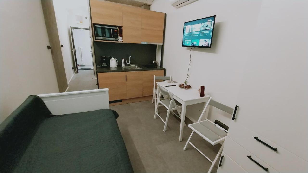 Апартаменты Peaceful Basement With Terrace & Free Gym *